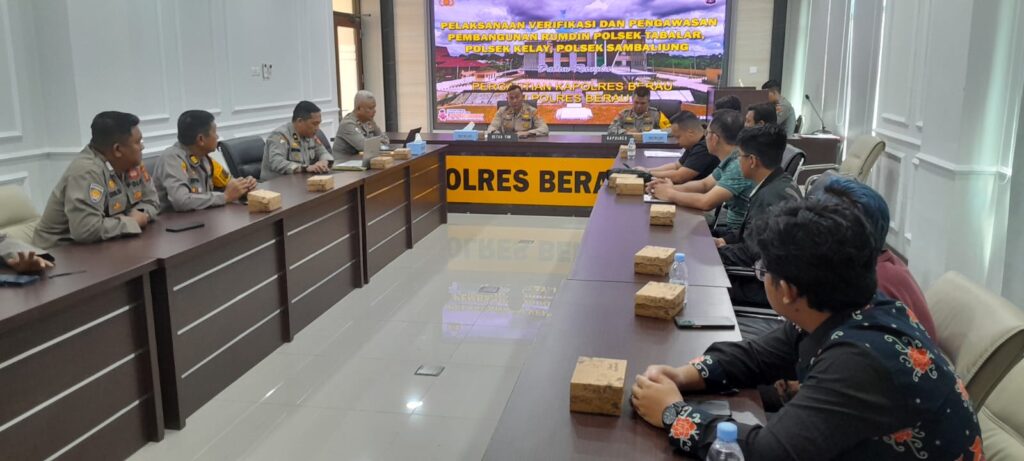 Itwasda Polda Kaltim Pantau Progres Pembangunan Rumah Dinas Polsek Kelay, Sambaliung, dan Tabalar WhatsApp Image 2024 09 29 at 11.35.33