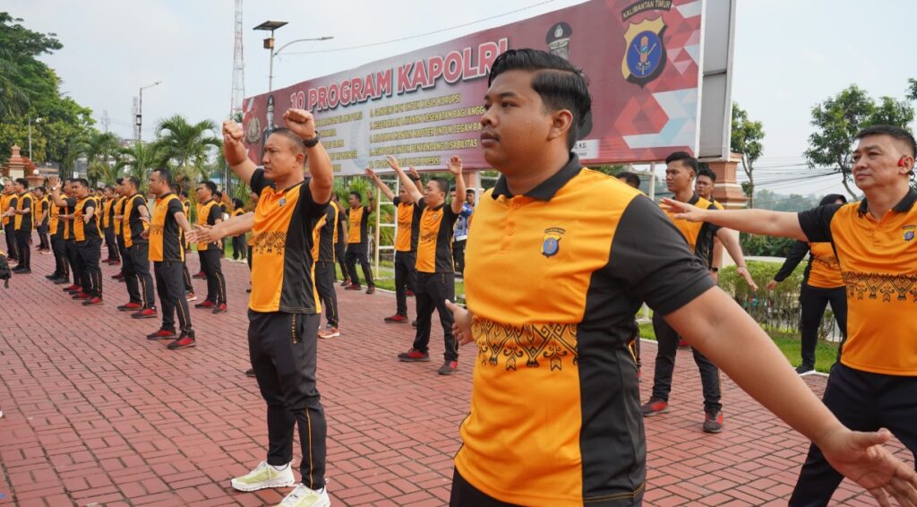 Jumat Sehat, Polda Kaltim Rutin Laksanakan Senam Bersama waka1