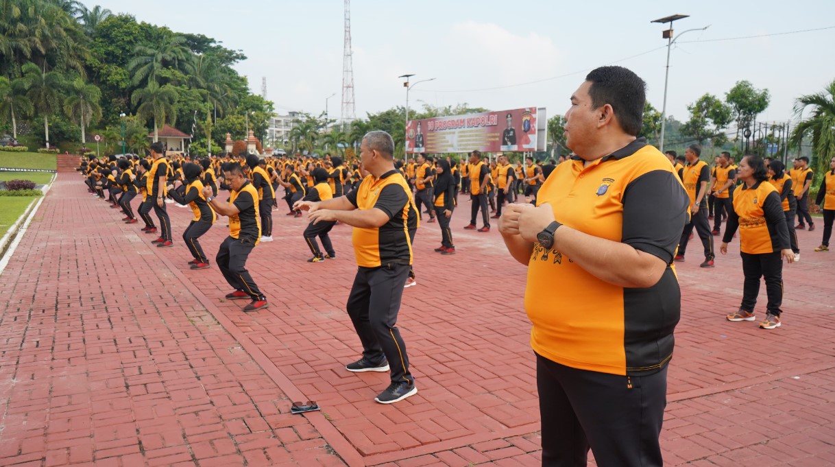 Jumat Sehat, Polda Kaltim Rutin Laksanakan Senam Bersama 1 waka1a