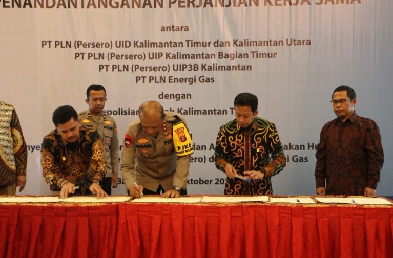 PLN dan Polda Kaltim Teken Perjanjian Kerja Sama Pengamanan Instalasi WhatsApp Image 2024 10 02 at 13.54.48