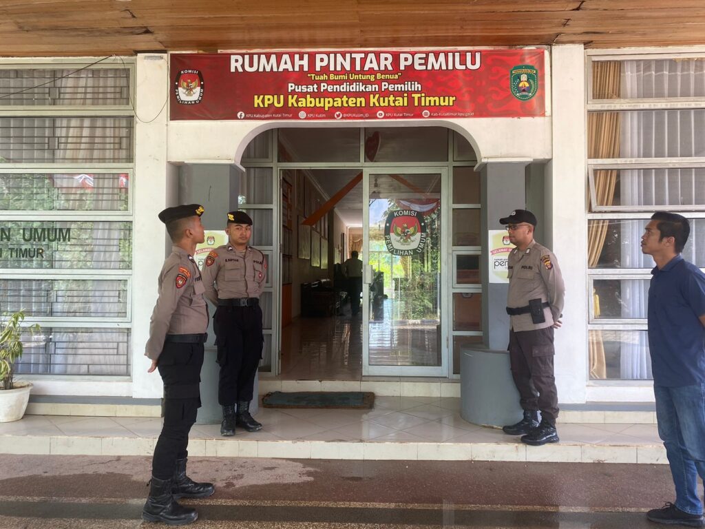 Polres Kutai Timur Perketat Pengamanan Gudang Logistik KPU Jelang Pilkada 2024 WhatsApp Image 2024 10 03 at 14.16.17