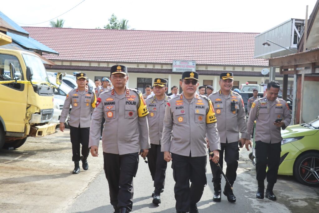 Kapolda Kaltim Tinjau Pelayanan Publik dan Fasilitas Polres Kubar dalam Kunjungan Kerja WhatsApp Image 2024 10 03 at 15.07.44