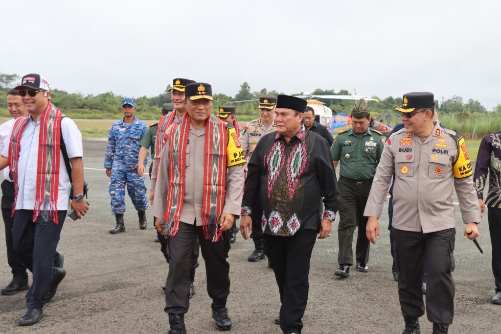 Kapolda Kaltim Diskusikan Strategi Cooling Sistem Jelang Pilgub dan Pilkada 2024 dengan Forkopimda Kutai Barat WhatsApp Image 2024 10 03 at 15.09.30