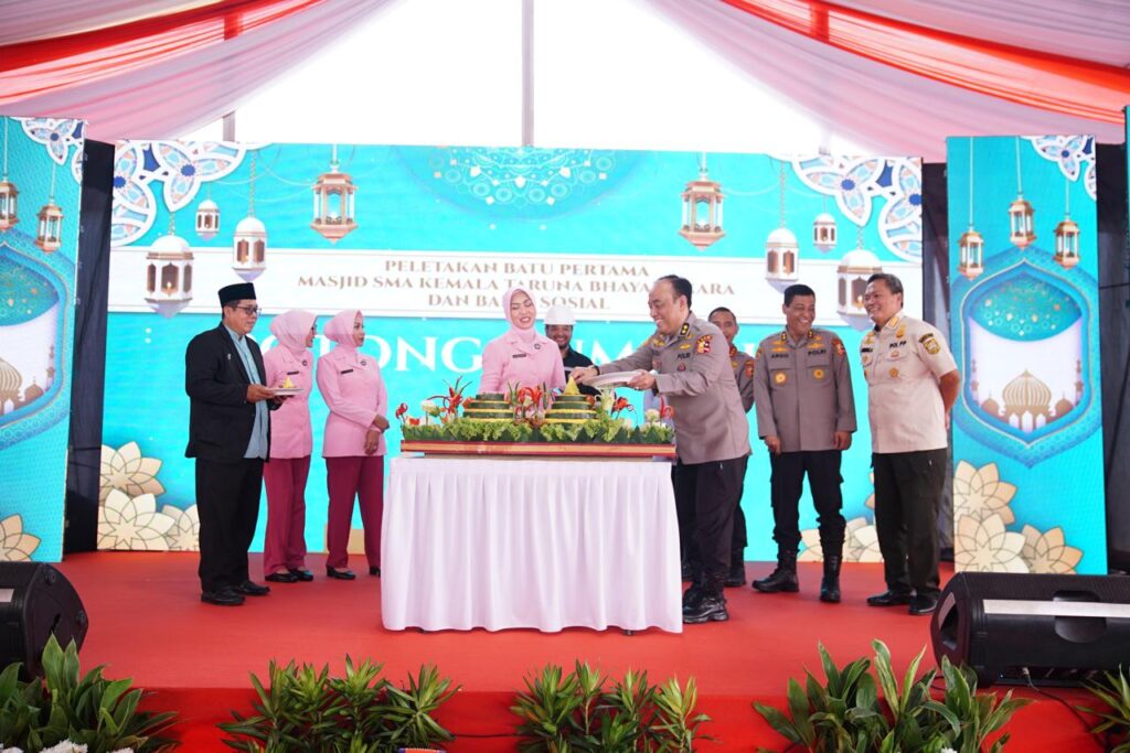 Ground Breaking Masjid SMA Kemala Taruna Bhayangkara, Irjen Pol Dedi Prasetyo: Kontribusi Polri Persiapkan SDM Unggul Menuju Indonesia Emas 2045 WhatsApp Image 2024 10 03 at 18.10.10 8e3bb52a