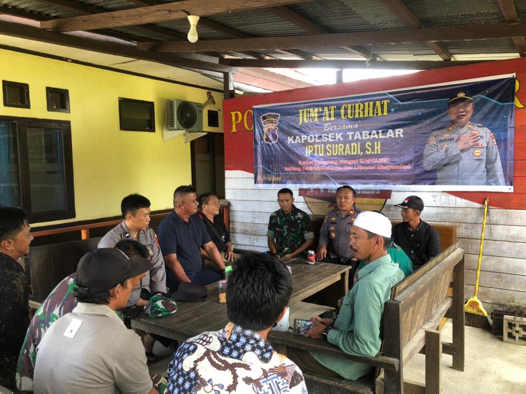 Sinergi TNI-Polri Jaga Kamtibmas, Polsek Tabalar Gelar Jumat Curhat WhatsApp Image 2024 10 05 at 11.55.36