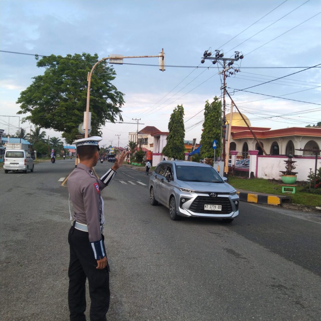 Jaga Ketertiban dan Kelancaran, Sat Lantas Polres PPU Tingkatkan Pengamanan Lalu Lintas Pagi Hari WhatsApp Image 2024 10 07 at 09.09.55 20021b72