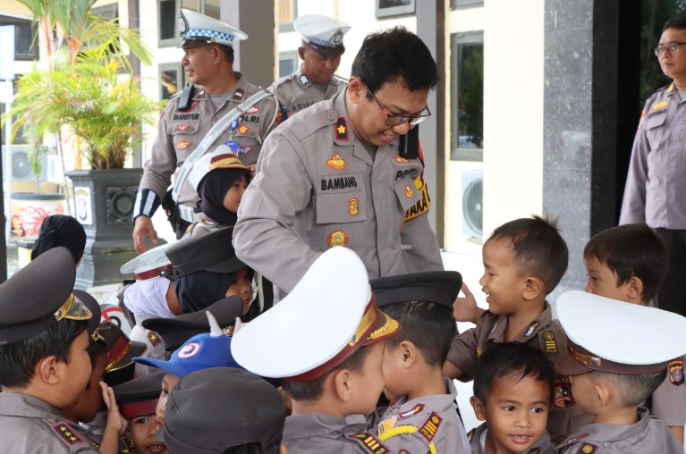 Polisi Sahabat Anak, Polres PPU Gelar Outing Class Edukasi Keselamatan Berlalu Lintas WhatsApp Image 2024 10 09 at 15.41.16
