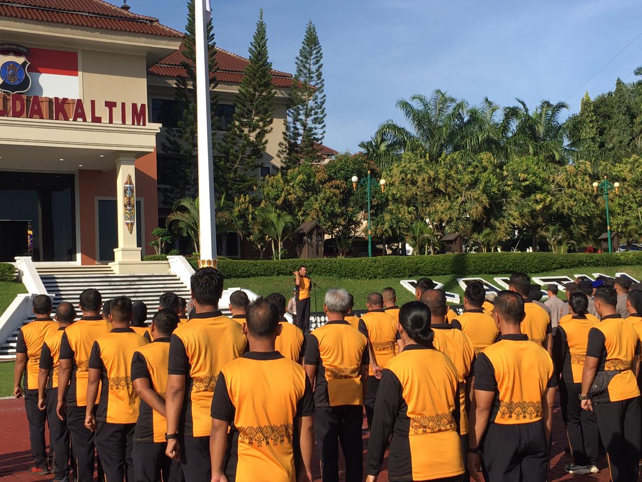 Jaga Kebugaran Tubuh Personel, Irwasda Polda Kaltim Pimpin Apel Pagi dan Senam Aerobik 1 WhatsApp Image 2024 10 11 at 07.43.02 e27021f0