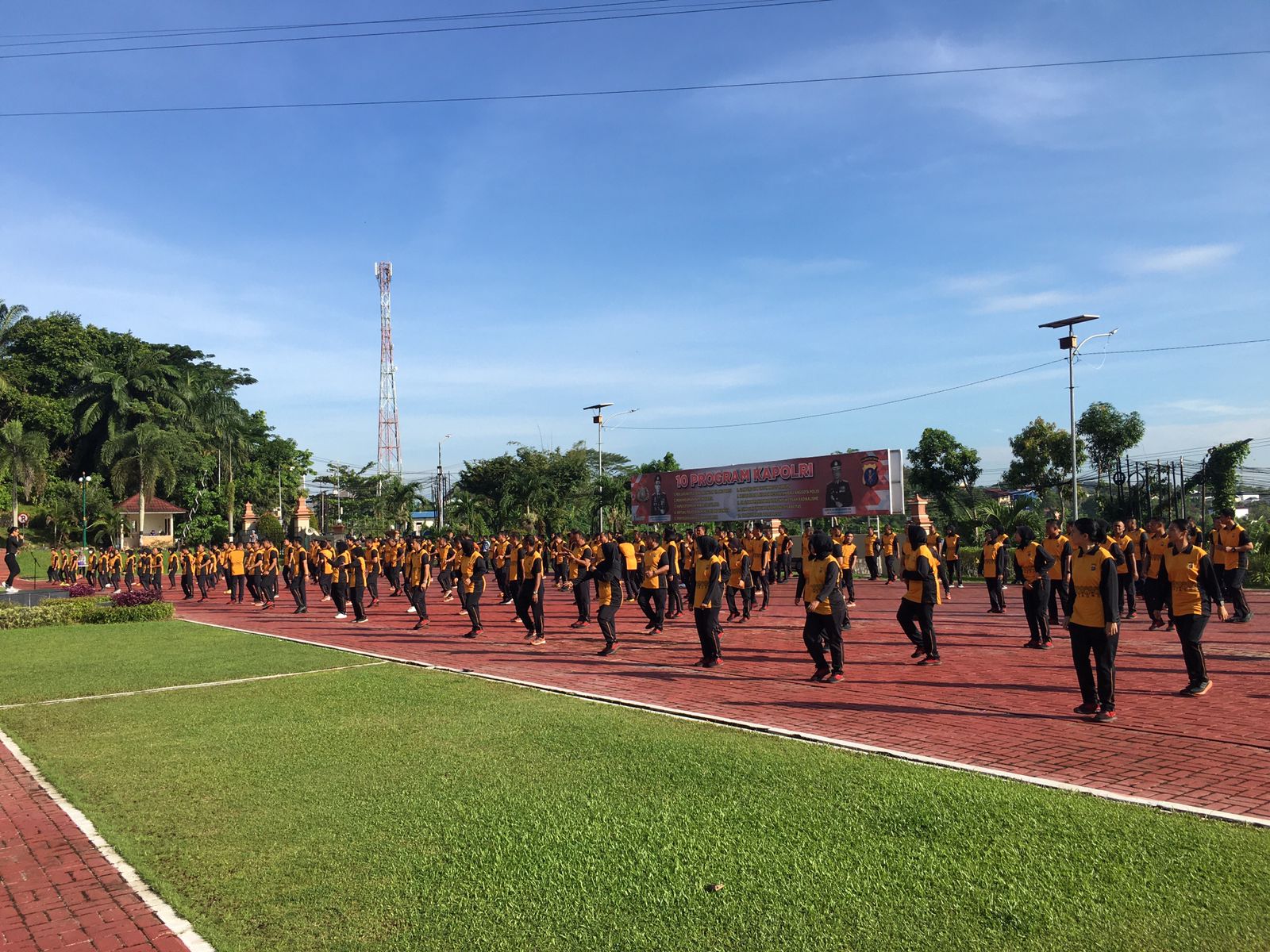 Jaga Kebugaran Tubuh Personel, Irwasda Polda Kaltim Pimpin Apel Pagi dan Senam Aerobik 2 WhatsApp Image 2024 10 11 at 07.47.12 fe9238cf
