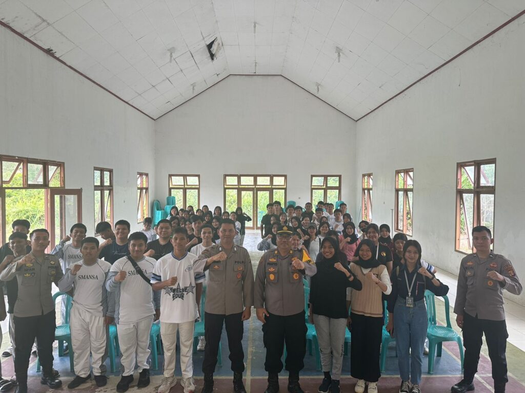 Polres Kutai Barat Gencarkan Sosialisasi Penerimaan Polri 2024 di Sekolah-sekolah WhatsApp Image 2024 10 11 at 15.40.58 38be2c9c