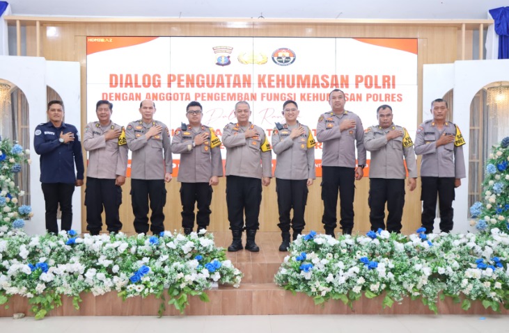 Kunjungi Polres Kutim, Kabid Humas Polda Kaltim Beri Arahan Tentang Manajemen Media Kepada Personel WhatsApp Image 2024 10 13 at 17.01.01