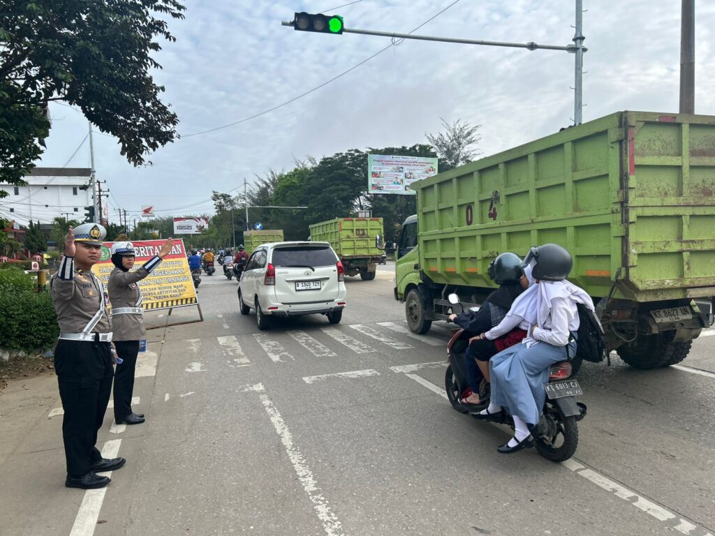 Sat Lantas Polres Kukar Gencarkan Sosialisasi Ops Zebra Mahakam 2024 di Tenggarong WhatsApp Image 2024 10 16 at 08.23.08 97666c93