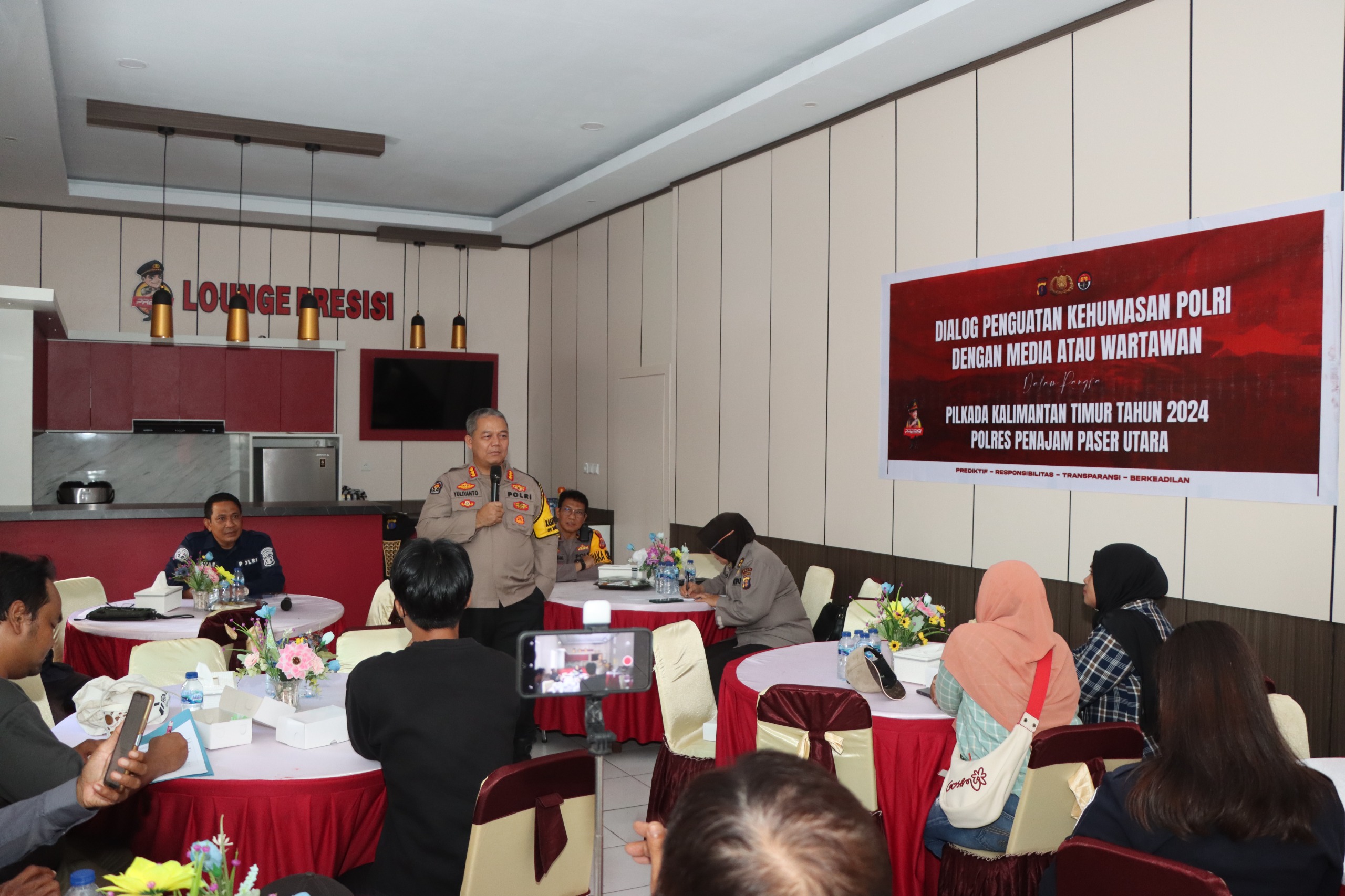 Bidhumas Polda Kaltim Gelar Dialog Penguatan Kehumasan di Polres PPU untuk Dukung Tugas Polri dan Pemilu 2024 2 WhatsApp Image 2024 10 16 at 14.24.09 a15d1a9e