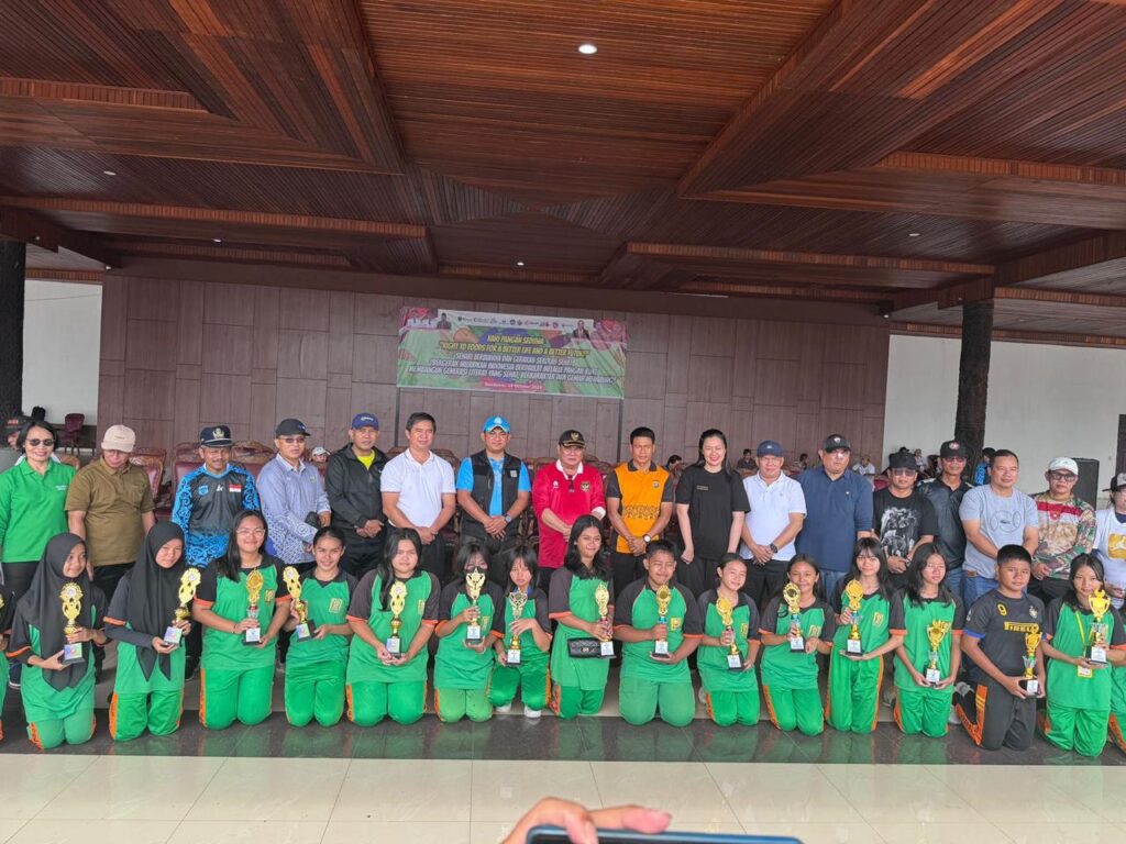 Wakapolres Kutai Barat Hadiri Peringatan Hari Pangan Sedunia Ke-44 di Alun-Alun ITHO WhatsApp Image 2024 10 19 at 11.31.03 e9963c22