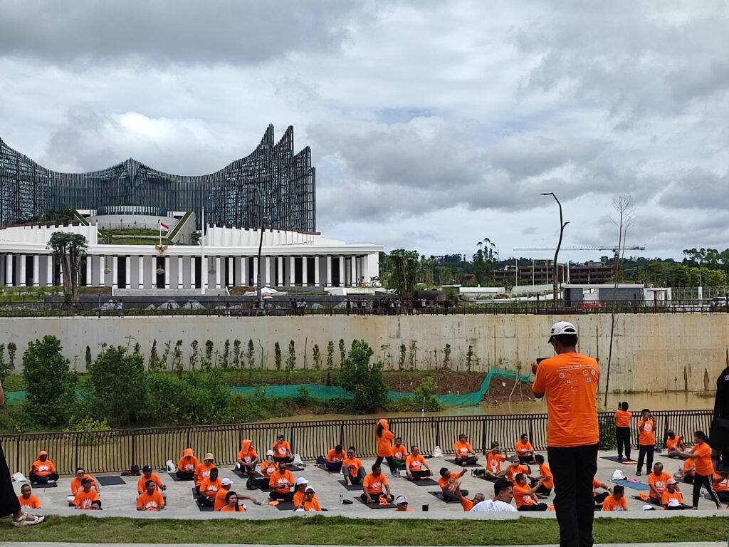 Polsek Sepaku Perkuat Pengamanan di Acara Yoga Rakernas dan Konferensi Internasional Prajaniti Hindu Indonesia di IKN WhatsApp Image 2024 10 20 at 07.09.58 bb286321