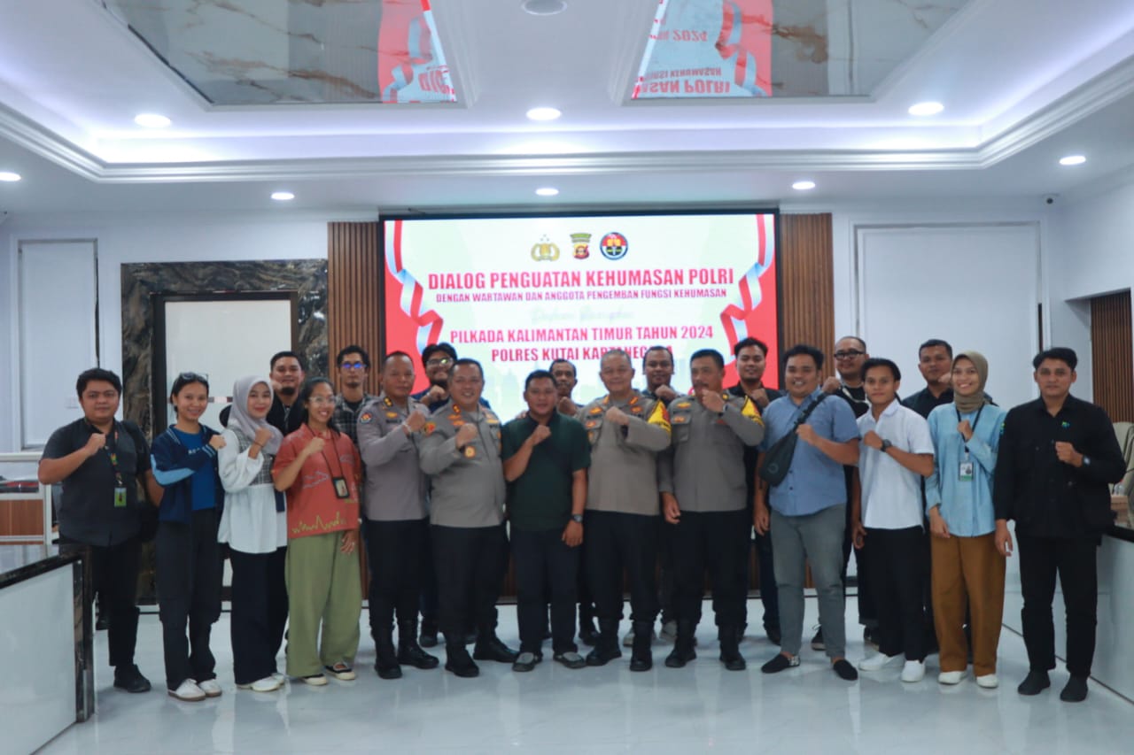 Gelar Dialog Kehumasan dengan Personel Polres Kukar dan Awak Media, Kabid Humas: Ayo Bersama-Sama Jaga Pilkada 2024 Yang Aman dan Damai 4 WhatsApp Image 2024 10 25 at 13.33.21