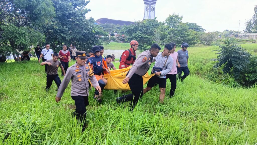 Tim Gabungan Polres Paser dan BPBD Lakukan Evakuasi Seorang Anak Laki-Laki yang Tenggelam di Telaga Ungu WhatsApp Image 2024 10 27 at 15.50.26 ef9eca98