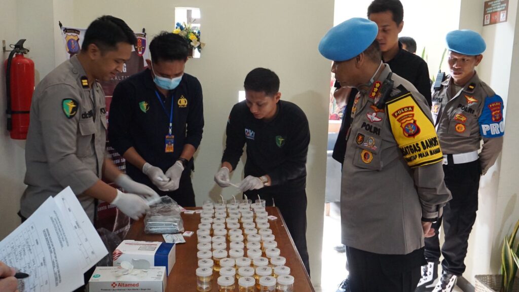 Wujud Dukungan Reformasi dan Pencegahan Narkoba, Polda Kaltim Gelar Pemeriksaan Urine terhadap Personel Bidpropam WhatsApp Image 2024 10 31 at 11.16.24 2c77ae3d
