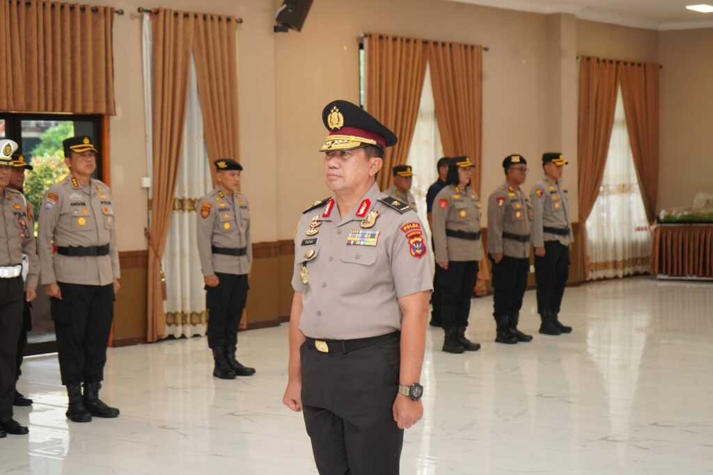 Polda Kaltim Gelar Upacara Kenaikan Pangkat Brigjen Pol Yaya Ruhiyat Hidayat, S.I.K., M.H. WhatsApp Image 2024 10 31 at 11.17.54 86ea85b4