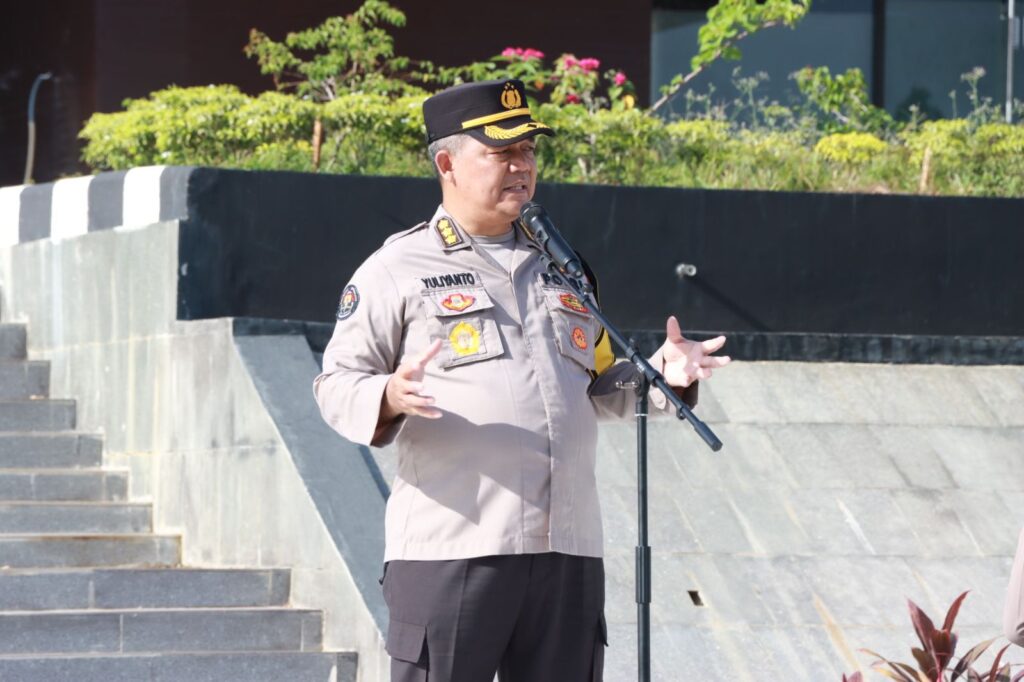 Kabidhumas Polda Kaltim Berikan Arahan Netralitas dan Penguatan Fungsi Kehumasan pada Apel Pagi di Polres Berau WhatsApp Image 2024 10 31 at 15.04.13 b8fcdcb5