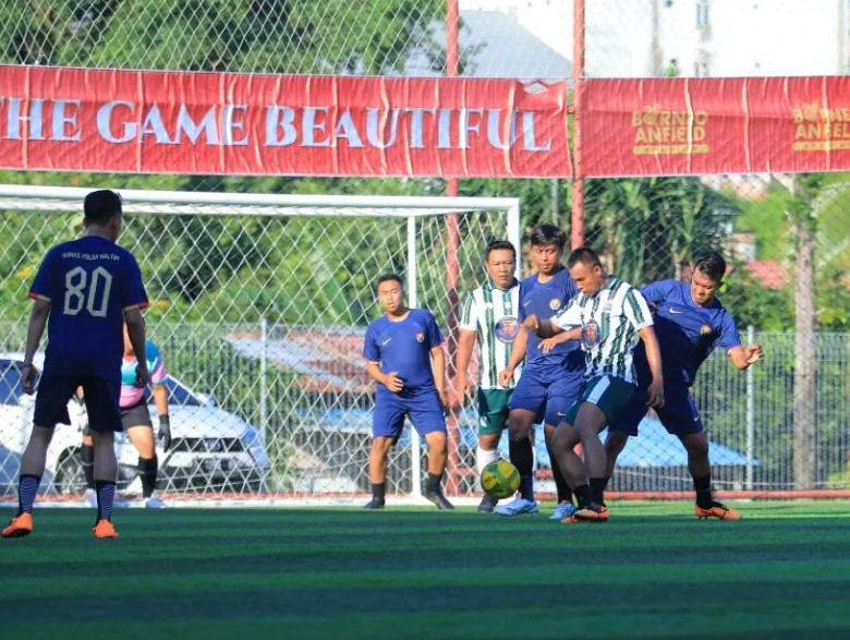Eratkan Sinergitas dan Kebersamaan TNI-Polri, Bidhumas Polda Kaltim Bersama Pendam VI/Mulawarman Gelar Fun Football futsal2