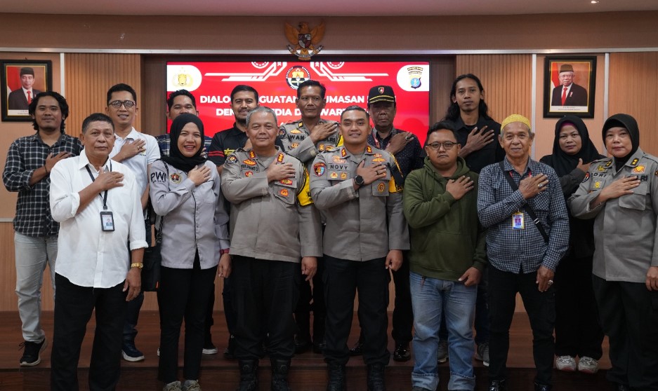 Ciptakan "Cooling System" Jelang Pilkada Serentak 2024, Bidhumas Polda Kaltim Gelar Dialog Kehumasan Polri Di Kab.Paser Kepada Personel Dan Awak Media 1 kbd2