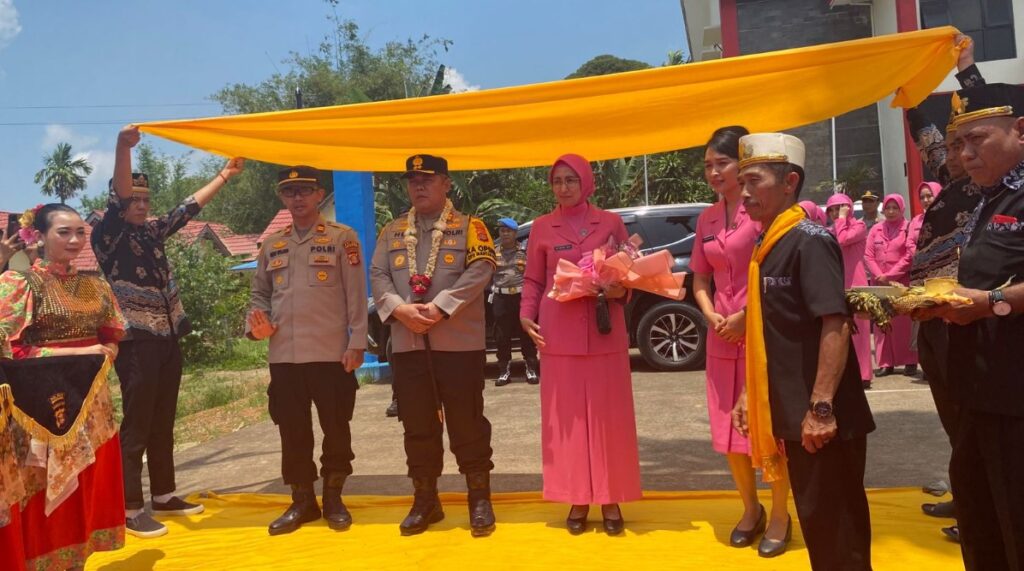 Kunker ke Polsek Muara Kaman, Kapolres Kukar Tekankan Jaga Kamtibmas Pada Masa Tahapan Pilkada Serentak 2024 kukar 4