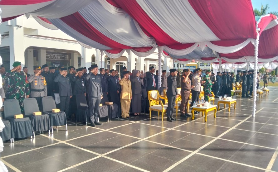 Kapolres Paser Hadiri Upacara Peringatan Hari Sumpah Pemuda ke-96 di Halaman Kantor Bupati paser 4