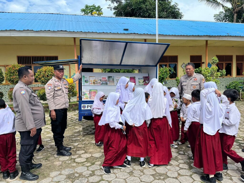 Polsek Bontang Selatan Luncurkan Bentor Cerdas dan Perpustakaan Keliling di SD Aisyiyah untuk Dorong Minat Baca Anak WhatsApp Image 2024 10 31 at 10.55.55 059c995e