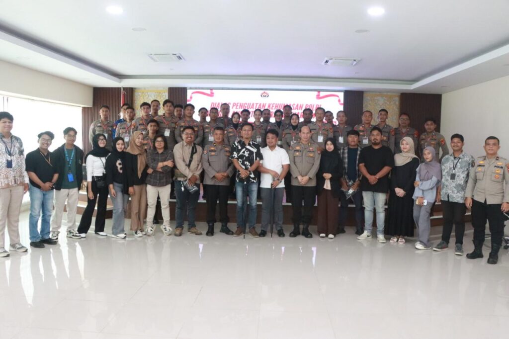 Bidhumas Polda Kaltim Gelar Dialog Penguatan Kehumasan Polri dan Media di Polres Berau untuk Pilkada 2024 WhatsApp Image 2024 11 01 at 09.31.48 5759b52f