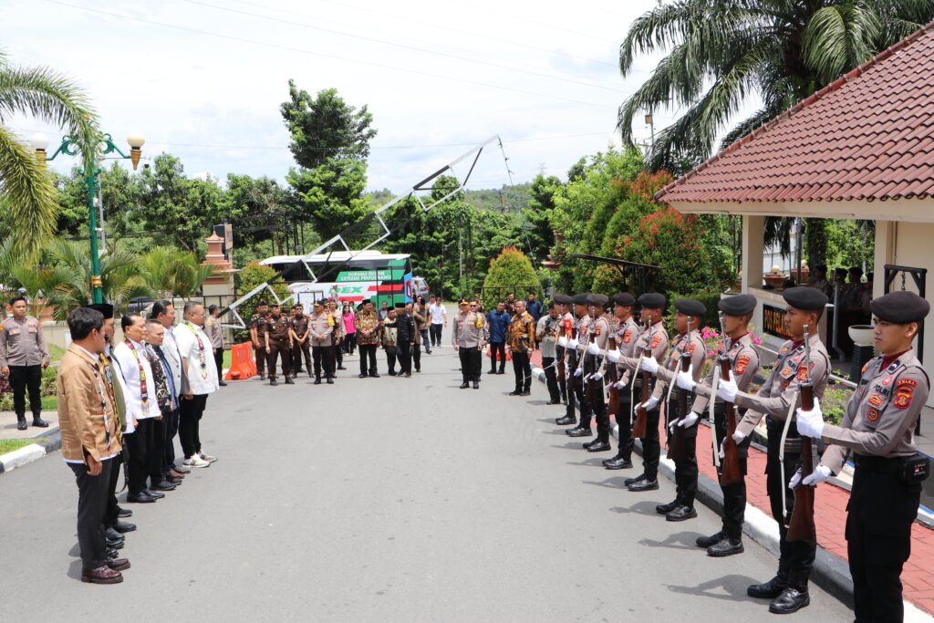 Polda Kaltim Sambut Kunjungan Rombongan Komisi III DPR RI, Fokus pada Sinergi dan Koordinasi Kamtibmas WhatsApp Image 2024 11 01 at 12.52.01 3f74d9f5