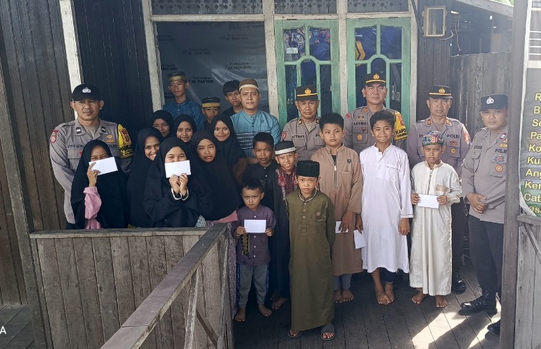 Jumat Berkah, Polsek Samarinda Seberang Bagikan Sembako ke Panti Asuhan Al Maa’uun WhatsApp Image 2024 11 03 at 13.08.32