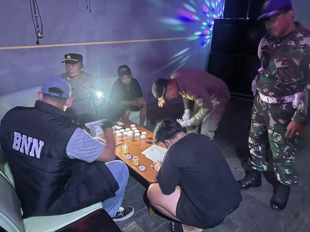 Dukung Program 100 Hari Presiden, Satgas Preventif Polres Bontang Gelar Razia Gabungan Pemberantasan Narkoba WhatsApp Image 2024 11 04 at 07.07.21 9c76c5e3