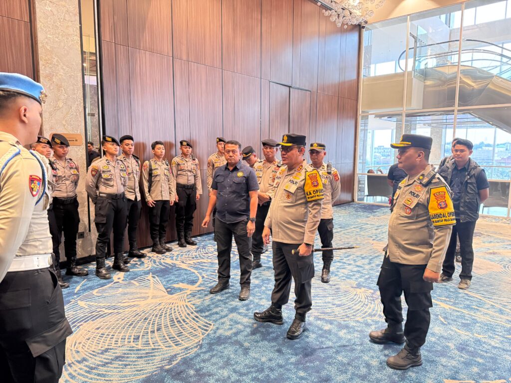 Polres Kutai Barat Perketat Pengamanan Debat Publik Tahap Kedua Paslon Bupati dan Wakil Bupati di Ballroom Hotel Mercure WhatsApp Image 2024 11 04 at 08.37.25 d5292850