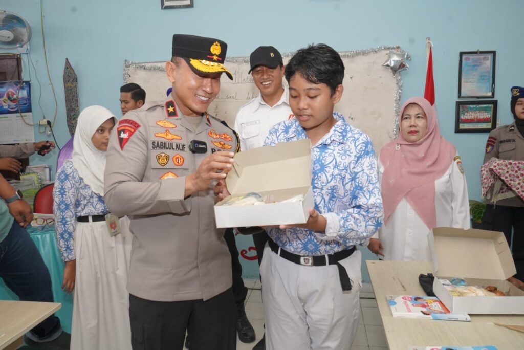 Dukung Penuh Program Asta Cita Presiden RI, Polda Kaltim Gelar Kegiatan Makan Bergizi Gratis di SDN 031 Balikpapan Utara WhatsApp Image 2024 11 06 at 13.43.50