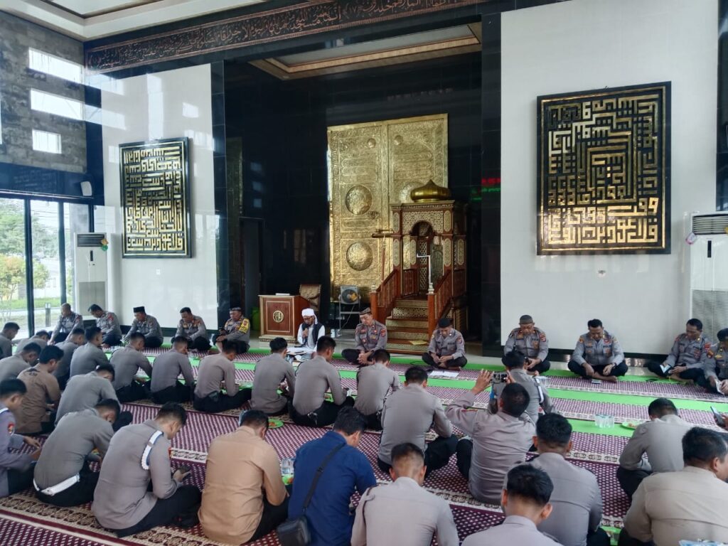 Polres PPU Adakan Kegiatan Binrohtal untuk Penguatan Spiritual dan Mental Personel WhatsApp Image 2024 11 07 at 10.59.22