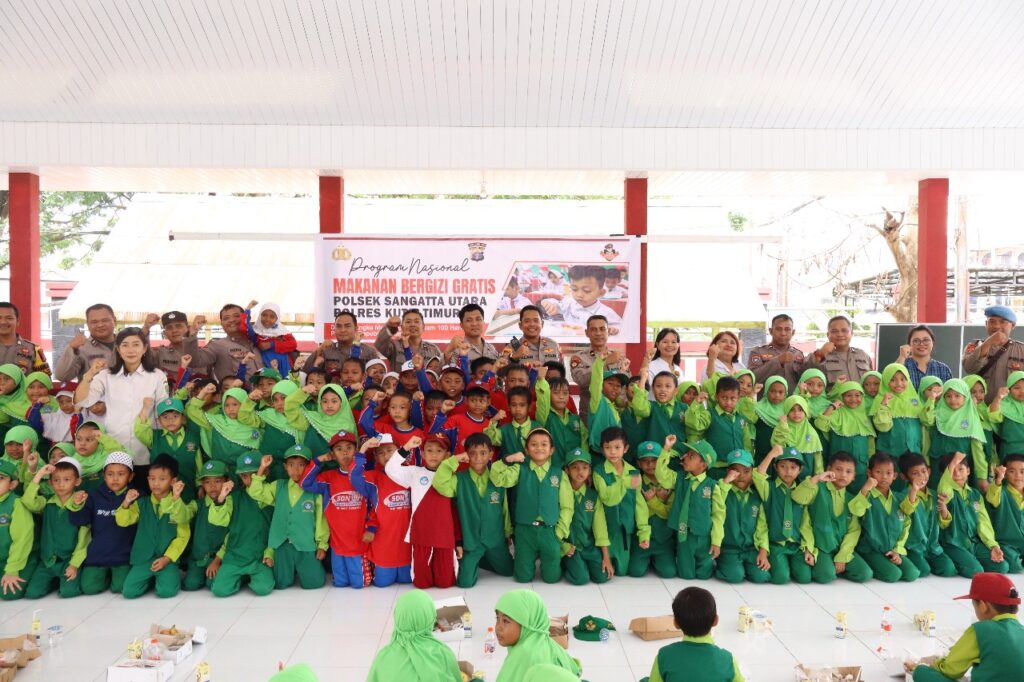 Polsek Sangatta Utara Bagikan Makanan Bergizi di SDN 004 Sangatta Utara, Dukung Program Asta Cita Presiden RI WhatsApp Image 2024 11 07 at 11.13.11
