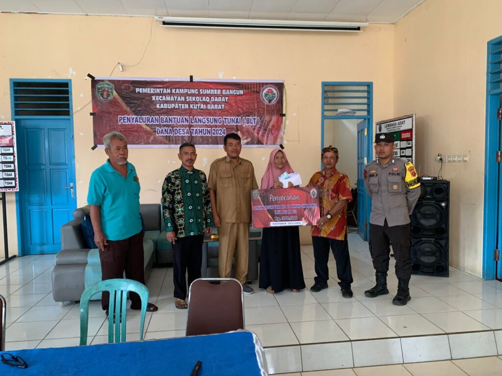 Pastikan Situasi Kondusif, Polsek Melak Hadiri Penyerahan BLT DD kepada 24 Keluarga di Kampung Sumber Bangun WhatsApp Image 2024 11 12 at 11.24.56 12758498