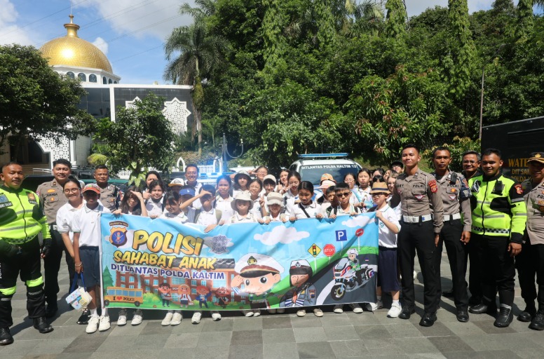 Polisi Sahabat Anak, Murid SD Bina Bangsa Balikpapan Kunjungi Mapolda Kaltim WhatsApp Image 2024 11 15 at 13.55.03