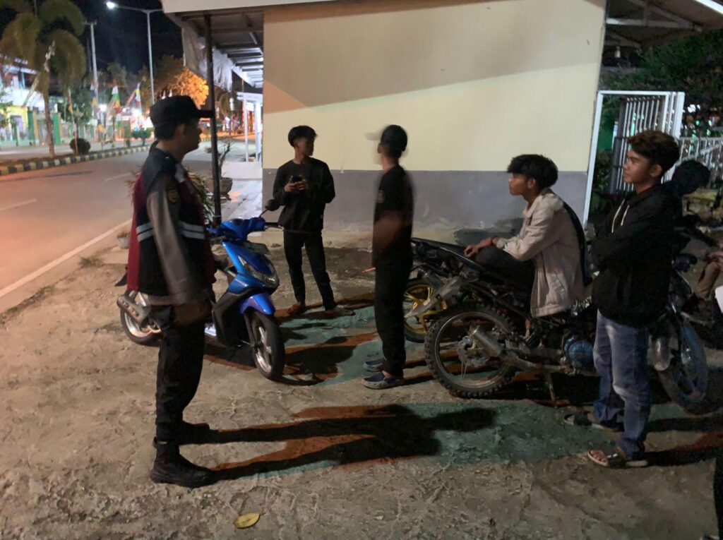 Polsek Muara Komam Tingkatkan Patroli Malam untuk Amankan Wilayah Jelang Pilkada 2024 WhatsApp Image 2024 11 16 at 07.55.27 8b48eaef