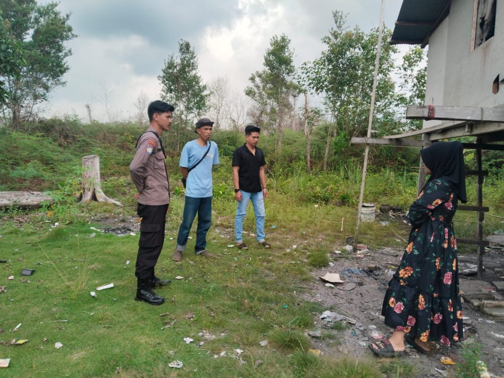 Bhabinkamtibmas Desa Badak Makmur Gelar Dialog Kamtibmas Guna Cooling System Menjelang Pilkada 2024 WhatsApp Image 2024 11 16 at 12.46.05 d389799e