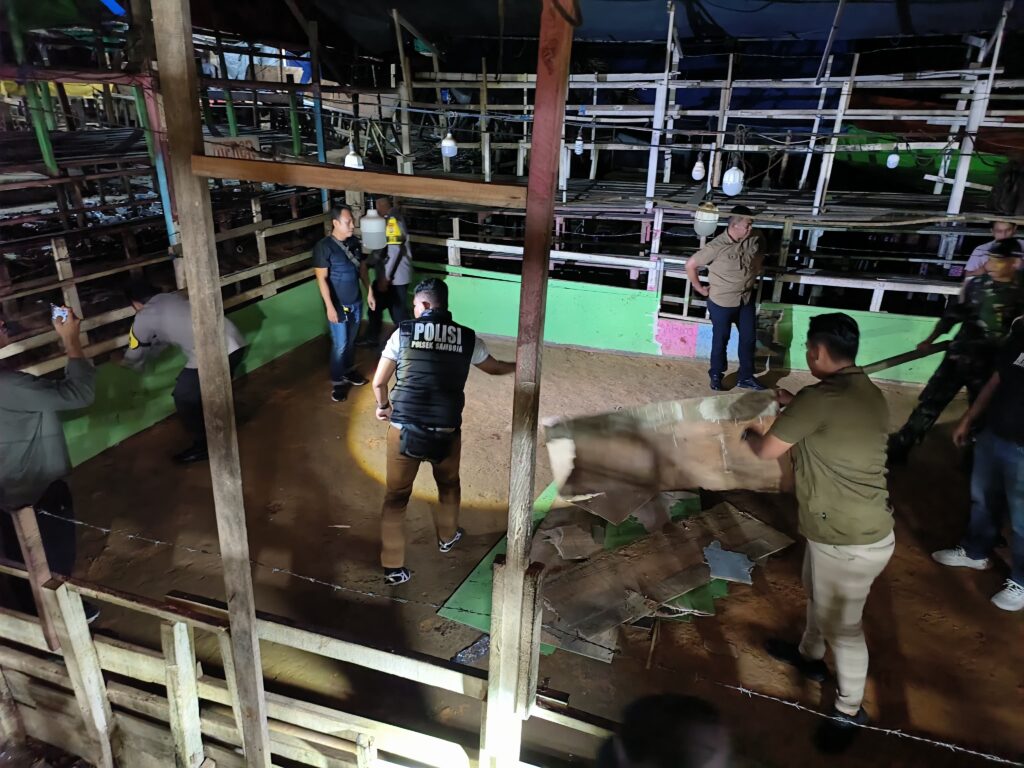 Sinergitas TNI-Polri, Bongkar Arena Judi Sabung Sabung Ayam di Samboja Barat WhatsApp Image 2024 11 16 at 19.12.41 2863524f