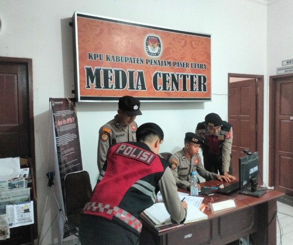 Polres PPU Tingkatkan Patroli untuk Guna Pengamanan Tahapan Pilkada 2024, Fokus pada Kantor KPU WhatsApp Image 2024 11 19 at 14.16.20