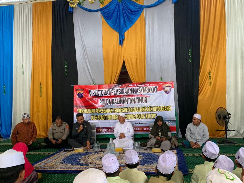 Bidhumas Polda Kaltim Gelar Sosialisasi Pencegahan Terorisme dan Radikalisme di Pondok Pesantren Jami’Atul Islamiyah WhatsApp Image 2024 11 21 at 17.49.04 a8c1ef5b