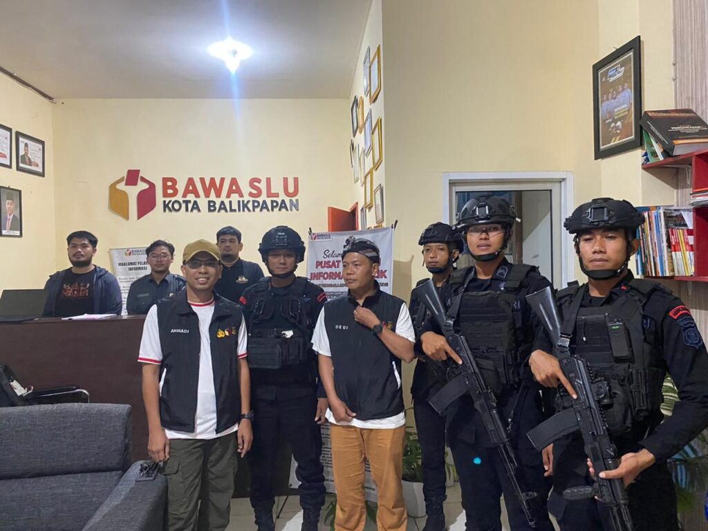 Jaga Kondufitas Pada Masa Tenang Pilkada 2024, Batalyon A Sat Brimob Polda Kaltim Gelar Patroli Skala Besar di Balikpapan WhatsApp Image 2024 11 26 at 10.53.25