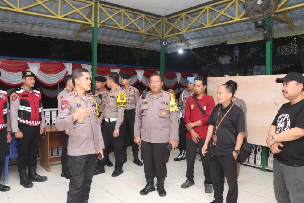 Jaga Kamtibmas di Masa Tenang Pilkada 2024, Kapolresta Samarinda Pimpin Patroli Malam WhatsApp Image 2024 11 26 at 11.08.12