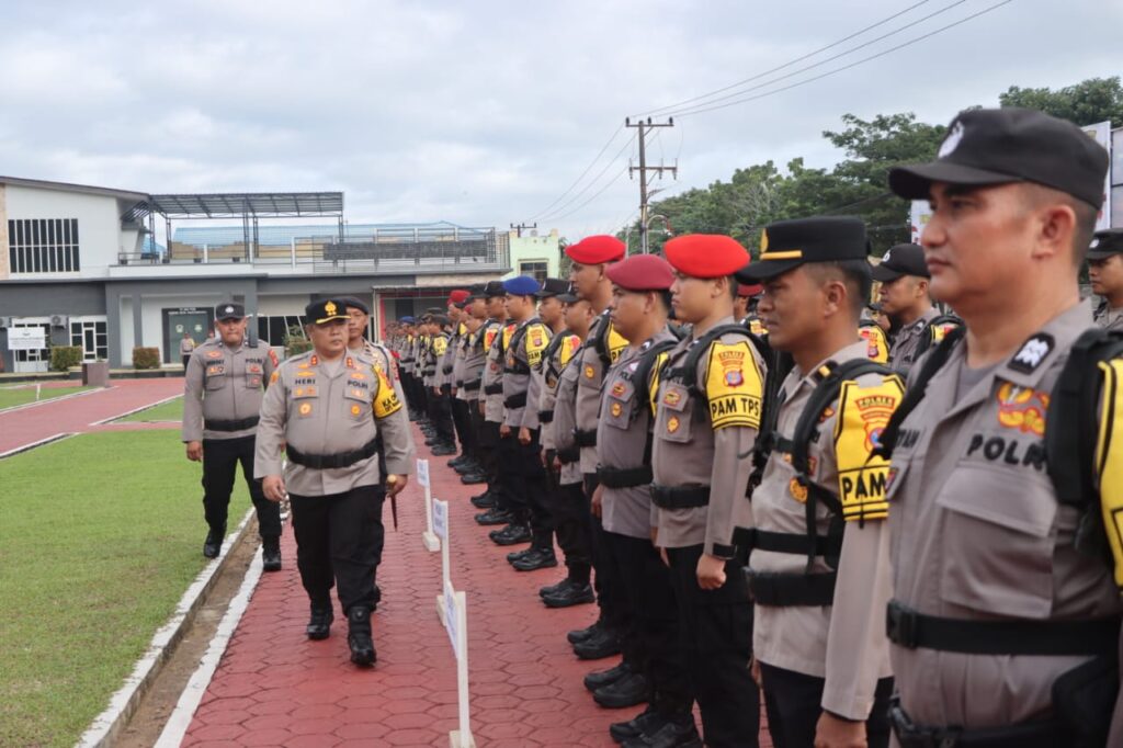 Amankan Seluruh TPS Di Wilayah Kab.Kukar Pada Pilkada Serentak 2024, Polres Kukar Terjunkan 620 Personel WhatsApp Image 2024 11 26 at 11.15.54