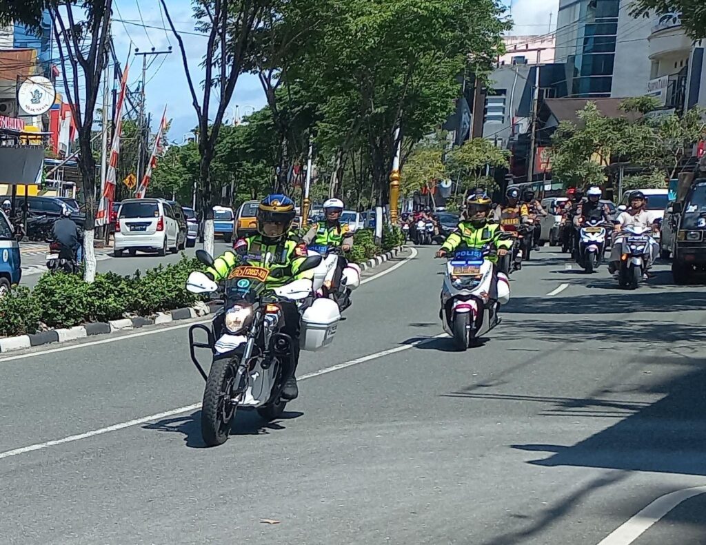Pantau Sitkamtibmas Pasca Pilkada Serentak 2024, Kapolresta Balikpapan Bersama PJU Gelar Patroli Roda Dua WhatsApp Image 2024 11 30 at 11.38.41