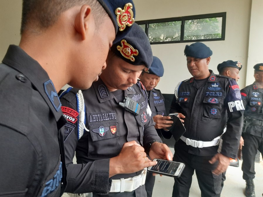Perketat Pengawasan Antisipasi Judol di Lingkungan Polri, Batalyon C Pelopor Gelar Sidak Pengecekan Ponsel Personel brimob 3