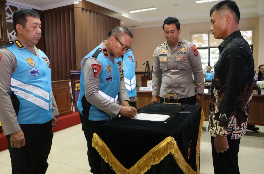 Penandatanganan Pakta Integritas dan Sumpah Seleksi Bakomsus Polri Bidang P3GKM di Polda Kaltim waka